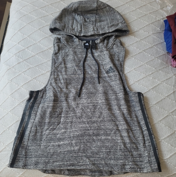 Adidas sweat sleeve less top with hoodie - Picture 3 of 5